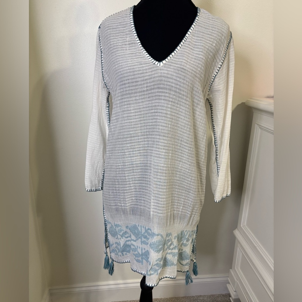 Roller Rabbit Size XS Delicate White and Blue Tunic with tassels V-Neck